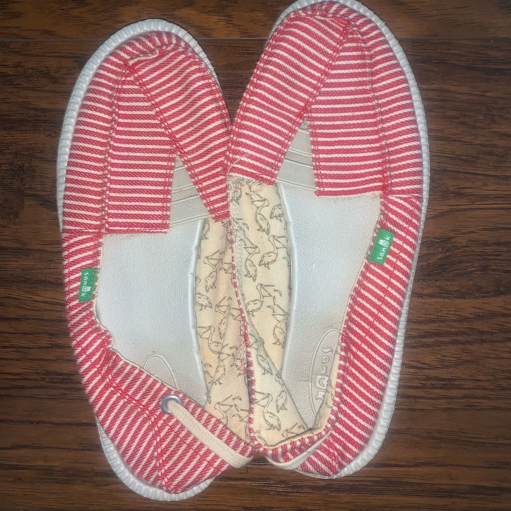 Red stripe Sanuk sneakers!